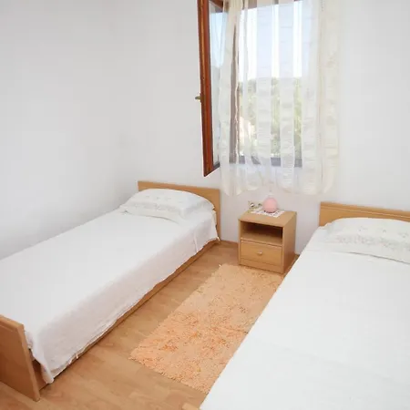 Apartment 8152b